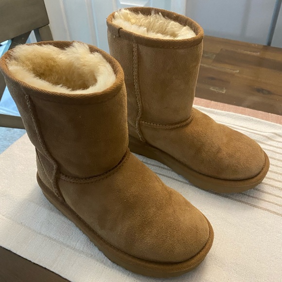 uggs kids size 3